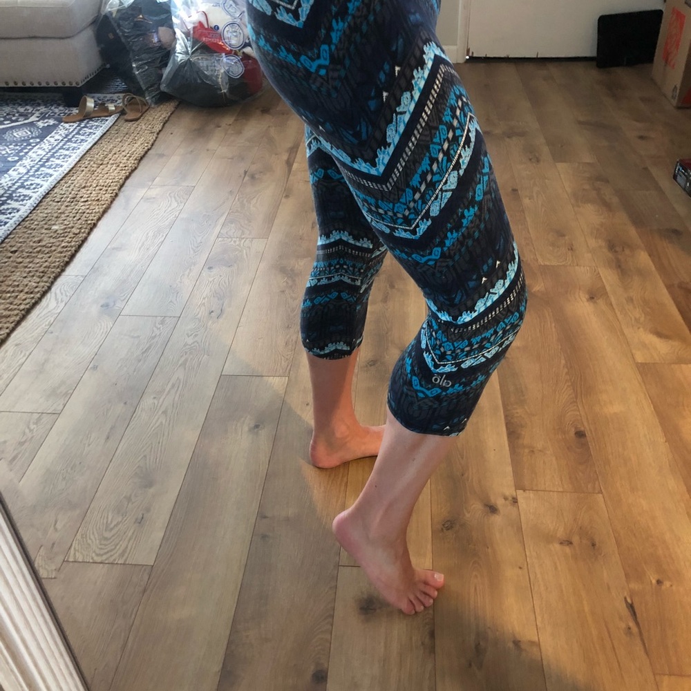 Alo yoga crop pants. Size small